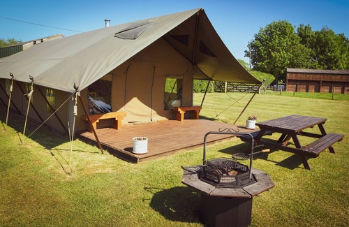 Beccles Cabin | Pet-Friendly Dawn Chorus Holidays with Top-Rated Amenities