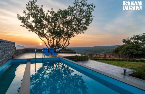 Bajarwadi Villa | Elegant Dawn Ecstasy: Hill-View Villa with Pool & Games