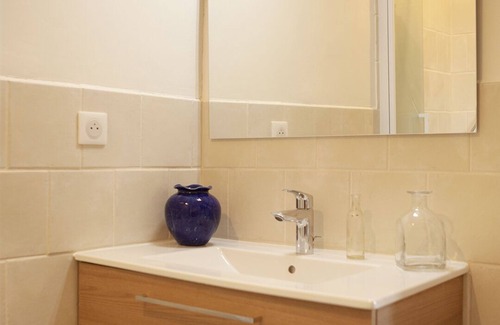 Malbosc Bed & Breakfast | Delightful Dawn of Fourniels Etoile with Kitchen & Breakfast