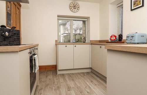 Fourstones Near Bentham Cottage | Top-Rated Dawsons Cottage with Garden, Pet-Friendly Stay