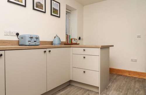 Fourstones Near Bentham Cottage | Top-Rated Dawsons Cottage with Garden, Pet-Friendly Stay