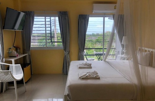 Saen Suk House | Budget-Friendly Stay at Day II Hotel with Family Amenities