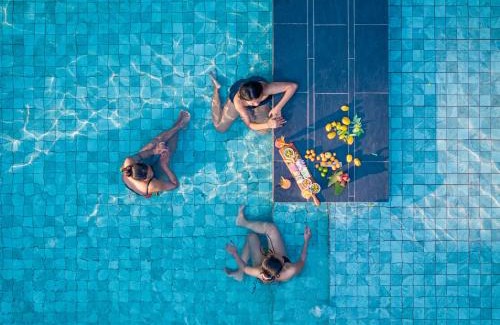 Kampot Cabin | Inviting Daya Villa: Oceanfront Oasis with Pet-Friendly Perks