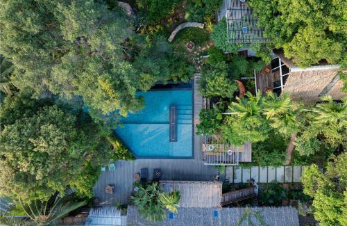 Kampot Cabin | Inviting Daya Villa: Oceanfront Oasis with Pet-Friendly Perks