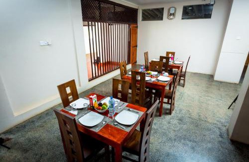 Uduvil House | Comfortable Dayanithi Guest House with Pet-Friendly Options