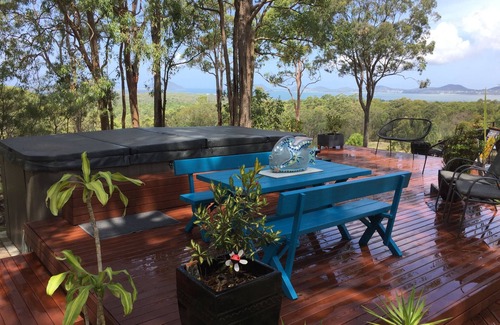 Pindimar Cabin | Relaxing Retreat at Daybreaks on Port Stephens with Spa & Ocean View