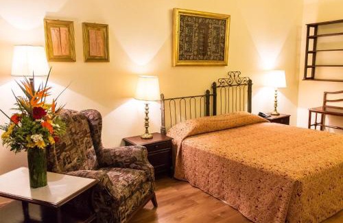 Centro Hotel | Exceptional Dayrell Hotel with Pool & Hot Tub Amenities