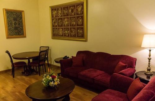 Centro Hotel | Exceptional Dayrell Hotel with Pool & Hot Tub Amenities