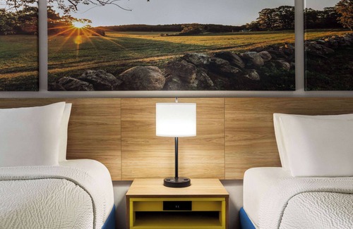 Allentown Hotel | Convenient Days Hotel by Wyndham: Pool & Spa Access