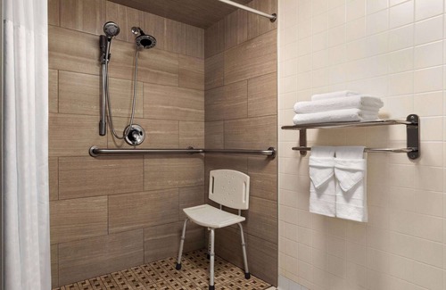 Allentown Hotel | Convenient Days Hotel by Wyndham: Pool & Spa Access