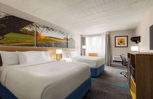 Allentown Hotel | Convenient Days Hotel by Wyndham: Pool & Spa Access