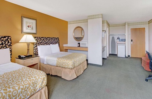 Methuen Hotel | Comfortable Days Hotel by Wyndham Methuen with Great Amenities