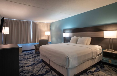 East Brunswick Hotel | Days Hotel & Conference Center by Wyndham East Brunswick