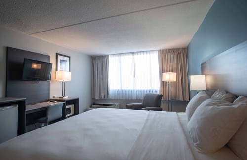 East Brunswick Hotel | Days Hotel & Conference Center by Wyndham East Brunswick