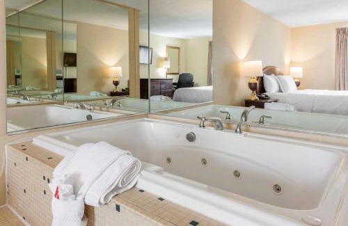Hammond Hotel | Comfortable Days Inn & Suites: Pet-Friendly with Pool