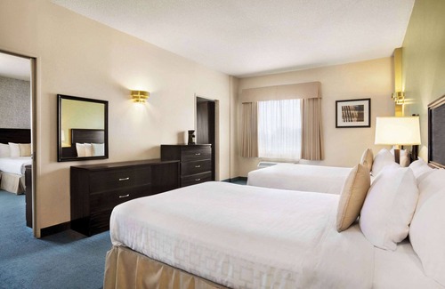 Sainte-Helene-de-Bagot Hotel | Comfortable Days Inn in Ste. Helene-de-Bagot with Pool
