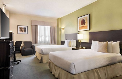 Sainte-Helene-de-Bagot Hotel | Comfortable Days Inn in Ste. Helene-de-Bagot with Pool
