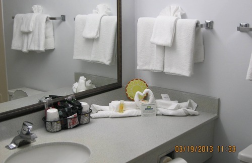 Van Valzah Hotel | Beachfront Bliss at Days Inn by Wyndham Daytona Oceanfront