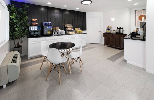 Acworth Hotel | Discover Days Inn by Wyndham Acworth: Family-Friendly Escape