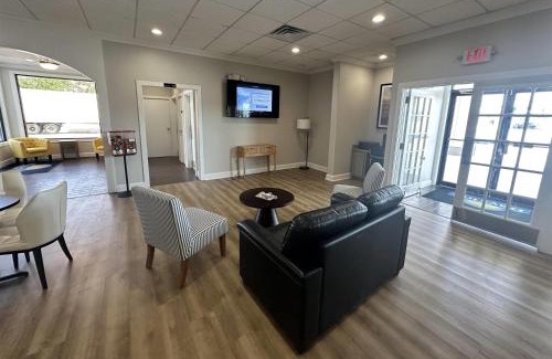 Adel Hotel | Affordable Stay at Days Inn by Wyndham Adel I-75