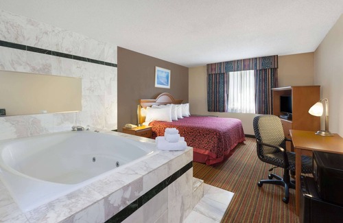 Albion Hotel | Discover Days Inn by Wyndham Albion with Family-Friendly Amenities