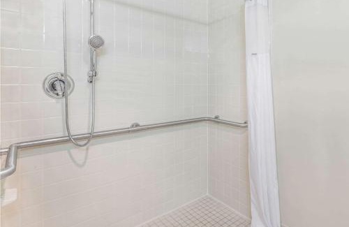 Alpena Hotel | Comfortable Days Inn by Wyndham Alpena with Pool & Hot Tub