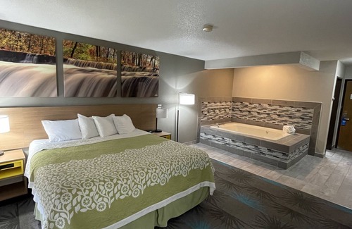 Alpena Hotel | Enjoy Relaxing Retreats at Days Inn by Wyndham Alpena