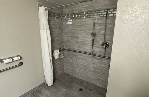 Alpena Hotel | Enjoy Relaxing Retreats at Days Inn by Wyndham Alpena