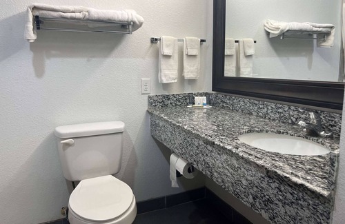 Alva Hotel | Comfortable Stay at Days Inn by Wyndham Alva with Breakfast
