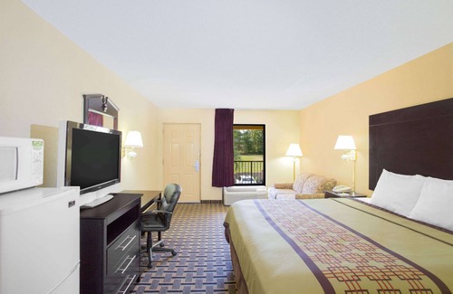 Andalusia Hotel | Family-Friendly Days Inn by Wyndham Andalusia with Pool