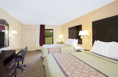 Andalusia Hotel | Family-Friendly Days Inn by Wyndham Andalusia with Pool
