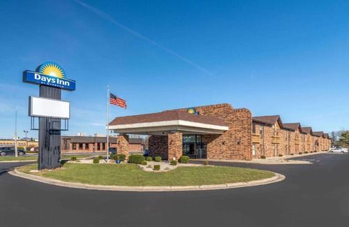 Anderson Hotel | Pet-Friendly Days Inn by Wyndham Anderson IN - Ideal for Families