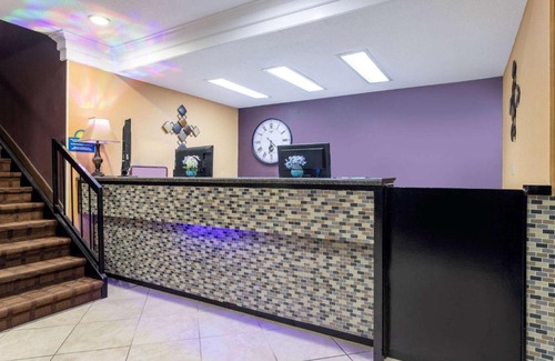 Anderson Hotel | Pet-Friendly Days Inn by Wyndham Anderson IN - Ideal for Families