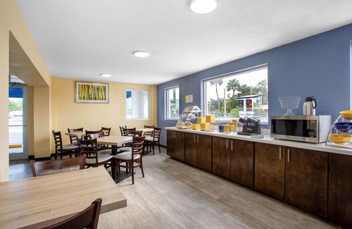 Apopka Hotel | Comfortable Stay at Days Inn by Wyndham Apopka/Orlando