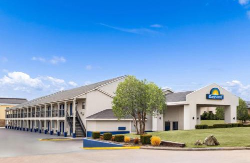 Ardmore Hotel | Pet-Friendly Days Inn by Wyndham Ardmore with Key Amenities