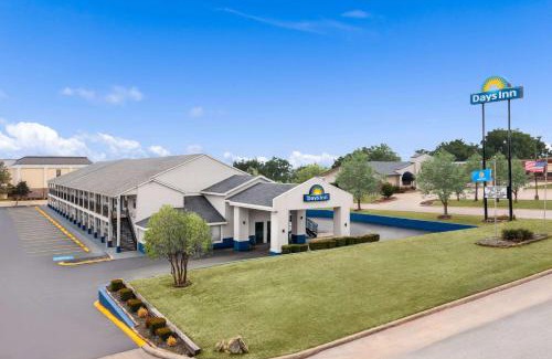 Ardmore Hotel | Pet-Friendly Days Inn by Wyndham Ardmore with Key Amenities