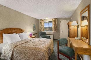 Auburn Hotel | Convenient Days Inn by Wyndham Auburn: Family-Friendly Stay