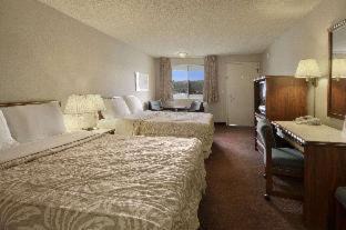 Auburn Hotel | Convenient Days Inn by Wyndham Auburn: Family-Friendly Stay