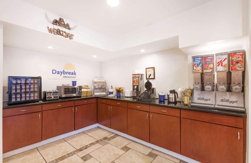 Cherrywood Hotel | Discover Days Inn by Wyndham Austin Near Attractions