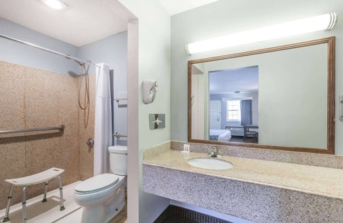 Cherrywood Hotel | Discover Days Inn by Wyndham Austin Near Attractions
