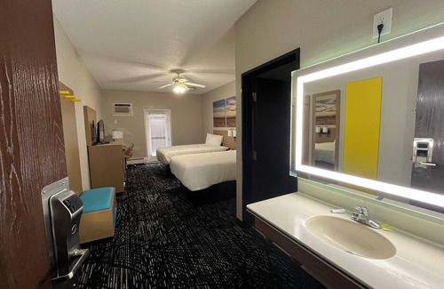 Bad Axe Hotel | Inviting Stay at Franklin Inn with Breakfast & Family-Friendly Amenities