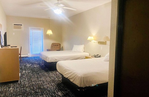 Bad Axe Hotel | Inviting Stay at Franklin Inn with Breakfast & Family-Friendly Amenities