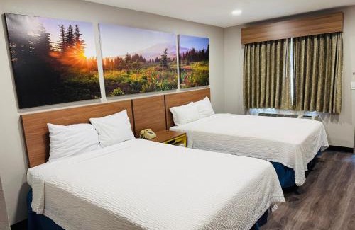 Barstow Hotel | Pet-Friendly Days Inn by Wyndham Barstow with Pool Access