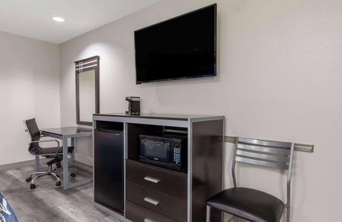 Baytown Hotel | Comfortable Stay at Days Inn by Wyndham Baytown Garth Road