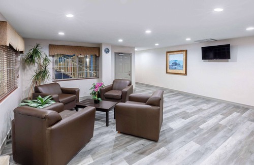 Baytown Hotel | Comfortable Stay at Days Inn by Wyndham Baytown Garth Road