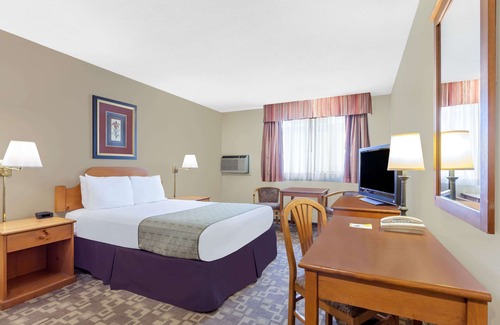Sehome Hotel | Explore Days Inn by Wyndham Bellingham with Oceanfront Bliss
