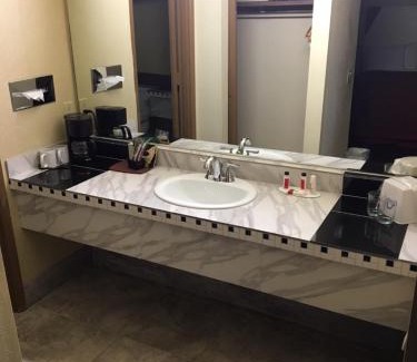 Orchard District Hotel | Budget-Friendly Days Inn by Wyndham Bend with Family Amenities