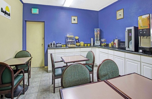 Benson Hotel | Convenient Days Inn by Wyndham Benson with Family Amenities