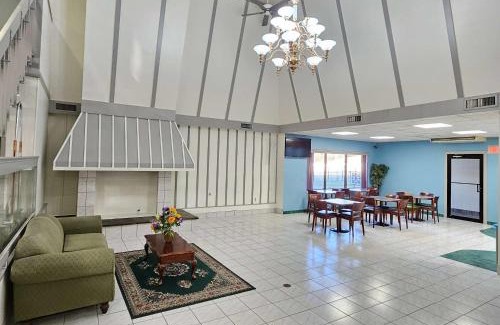 Berlin Hotel | Discover Days Inn by Wyndham Berlin Meriden with Pool Access