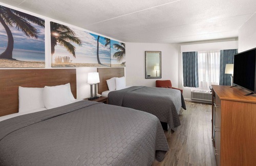 Biloxi Hotel | Relaxing Days Inn by Wyndham Biloxi Beach with Pool & Breakfast